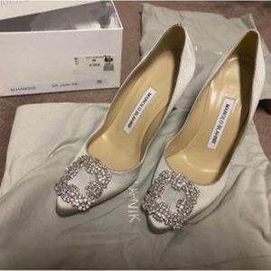 Sold! authentic classic Manolo Blahnik 105 Pearl grey Satin Pumps 36